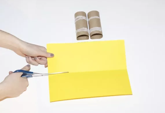 kinderleichte Laternen basteln einfache DIY Papierlaterne Schritt 1