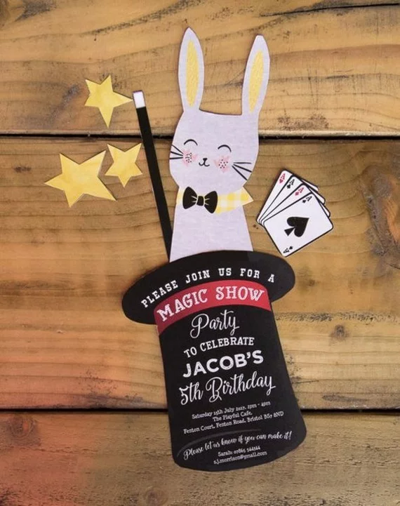 niedliche Einladungskarten erstellen Magic Show kleiner Hase kommt aus einem Hut