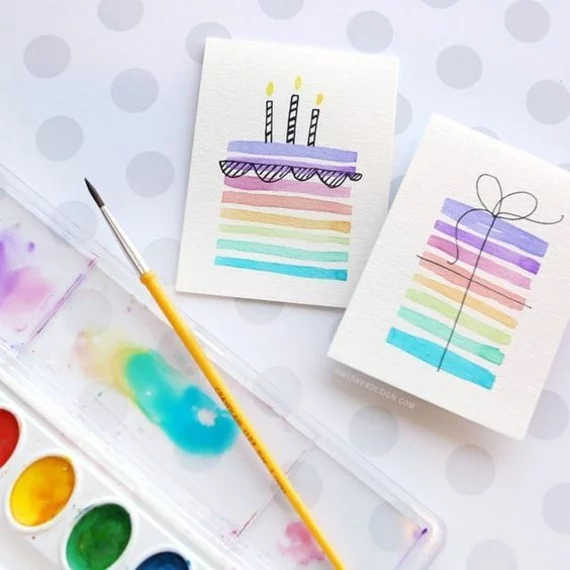 kreative Einladungskarten erstellen Torte zeichnen in zarten Wasserfarben malen einfache Gestaltung 