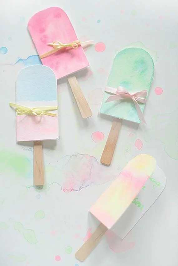 niedliche Einladungskarten selbst gestalten Basteln mit Kindern mit Eisstäbchen