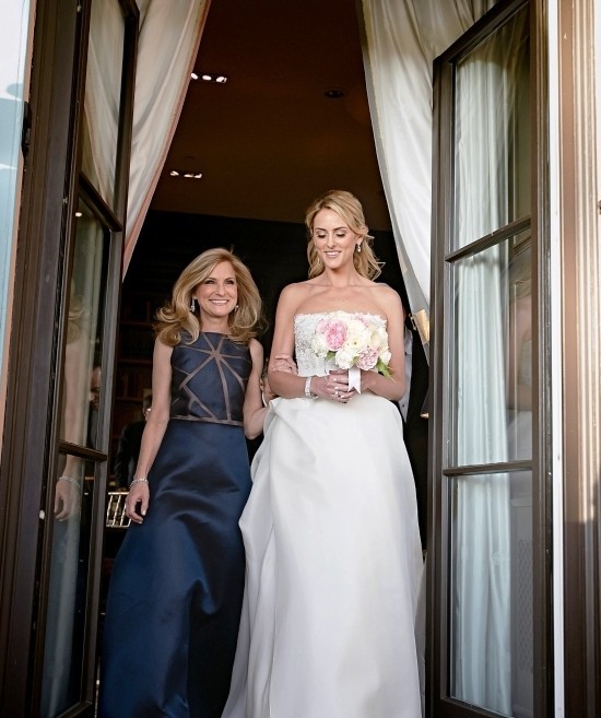 55 festliche Kleider zur Hochzeit für Brautmütter und wichtige Tipps dunkelblaues kleid mutter geometrisch
