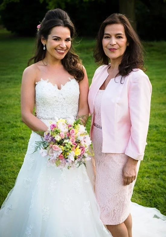 55 festliche Kleider zur Hochzeit für Brautmütter und wichtige Tipps hollrosa kleid für elegante mütter