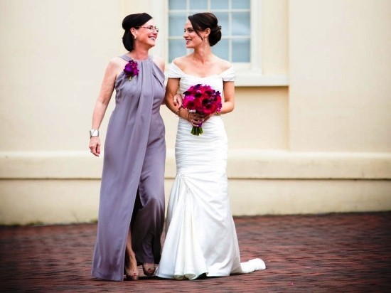 55 festliche Kleider zur Hochzeit für Brautmütter und wichtige Tipps lila kleid lang und elegant mutter