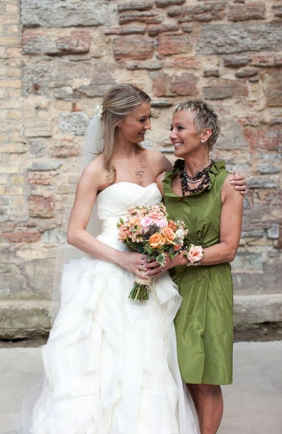 55 festliche Kleider zur Hochzeit für Brautmütter und wichtige Tipps mutter in grün