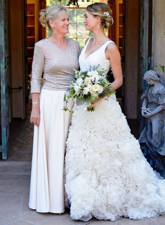 55 festliche Kleider zur Hochzeit für Brautmütter und wichtige Tipps weiß graues kleid für mutter zweiteilig