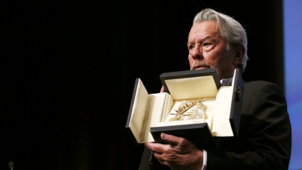 Die Schauspiel Legende Alain Delon Bekam Die Goldene Ehren Palme Fresh Ideen Fur Das Interieur Dekoration Und Landschaft