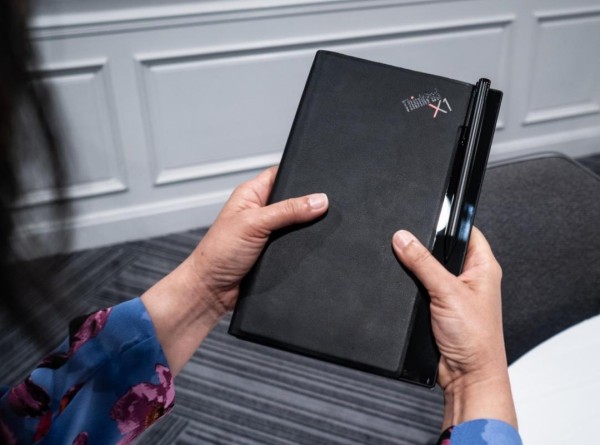 Lenovo arbeitet an einem ThinkPad X1 PC mit faltbarem Display handbuch größe laptop