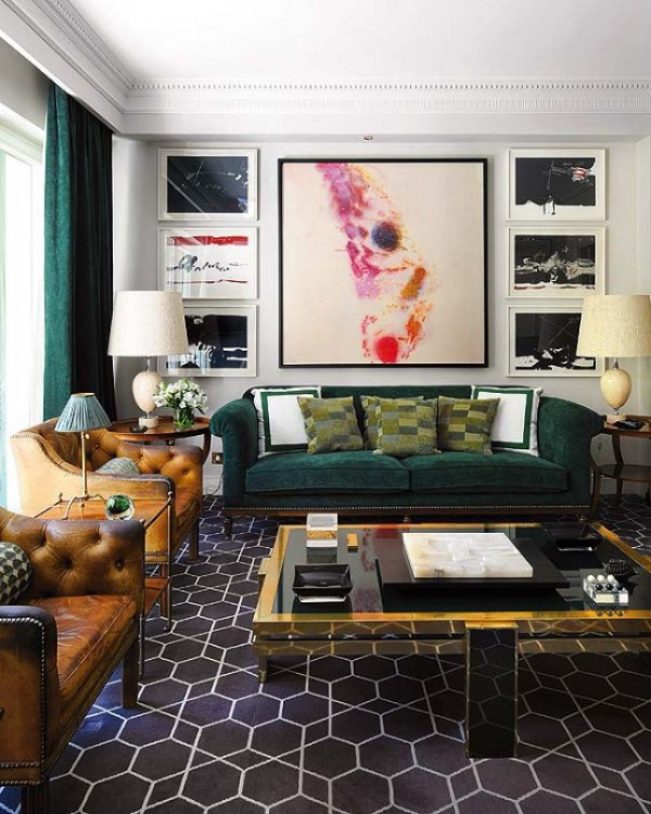 Maskulin und elegant modernes Wohnzimmer Gemälde olivgrün grasgrün Ocker gefliester Boden
