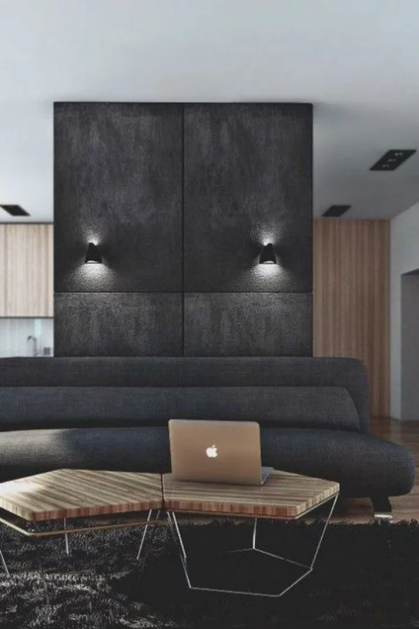 Maskulin und elegant modernes Wohnzimmer einfaches aber stilvolles Design Laptop auf dem Kaffeetisch