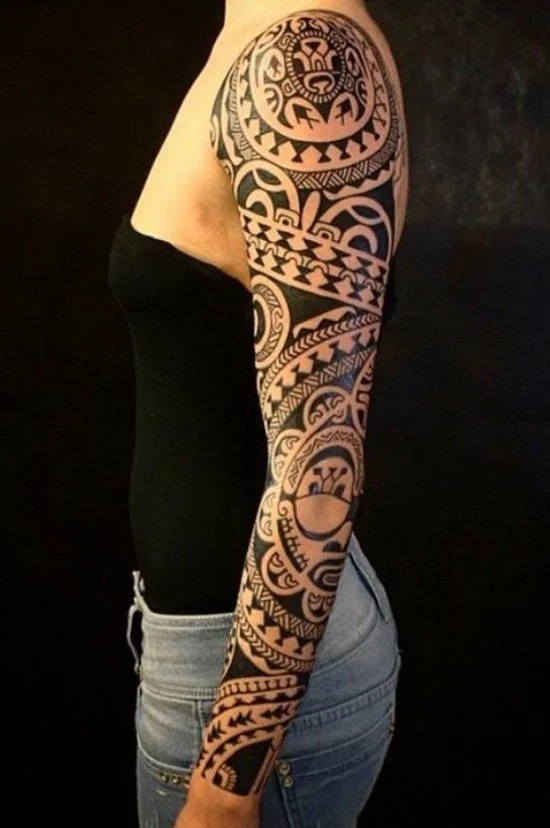 Maori Sleeve Tattoo Ideen für Frauen 