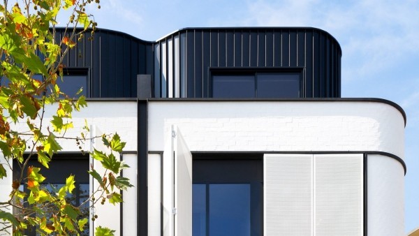 moderne architektur in schwarz und weiß