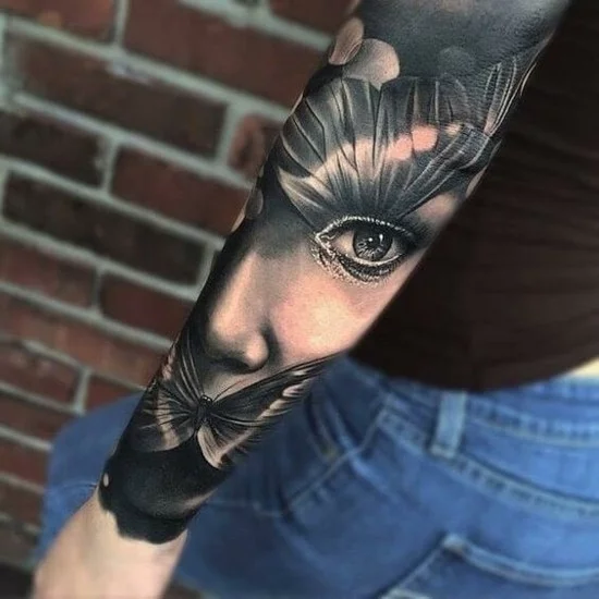 3D Sleeve Tattoo mit Auge und Schmetterlingen 