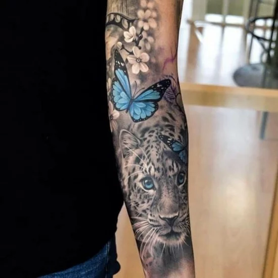 blauer Schmetterling und Leopard Ganzarm Tattoo 