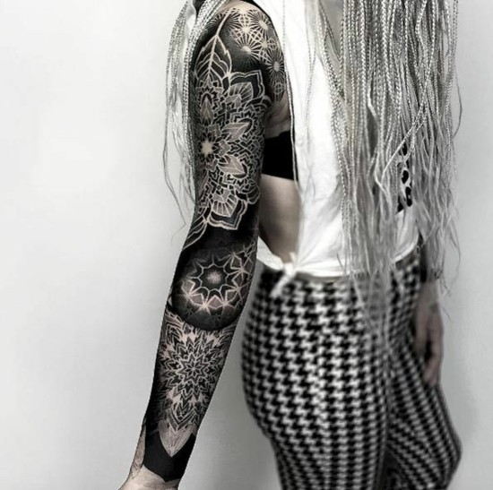 Frauen mandala oberarm tattoo Tattoo Oberarm
