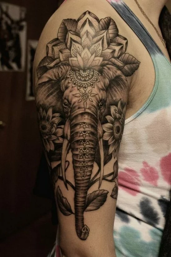 3D Oberarm-Tattoo mit Elefanten und Lotus 