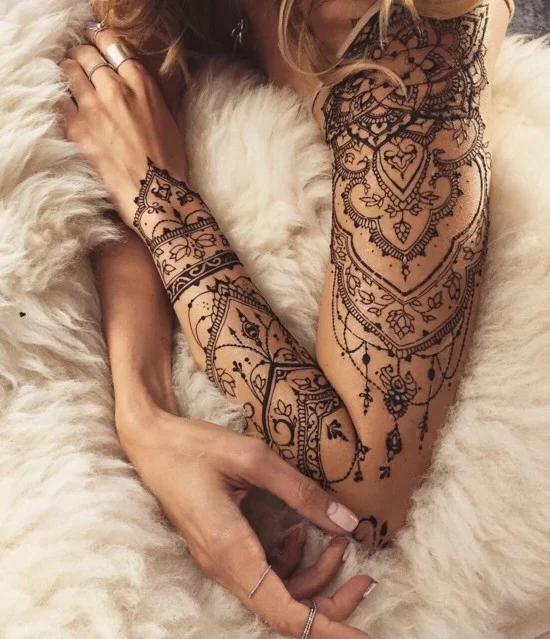 Henna Stil Ganzarm Tattoo 
