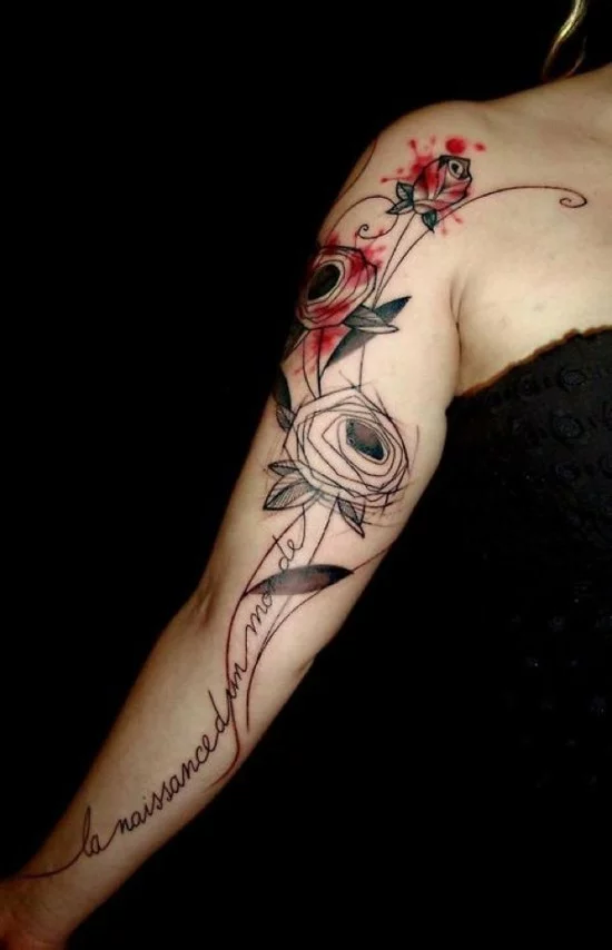grafisches Ganzarm Tattoo mit Rosen 
