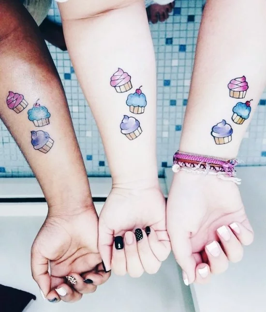 170 kreative Geschwister Tattoo Ideen und Inspirationen bunte muffins drei schwester