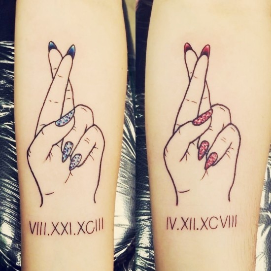 170 kreative Geschwister Tattoo Ideen und Inspirationen gekreuzte finger versprechen glück