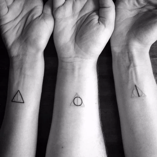 170 kreative Geschwister Tattoo Ideen und Inspirationen harry potter formen dreieck kreis linie drei