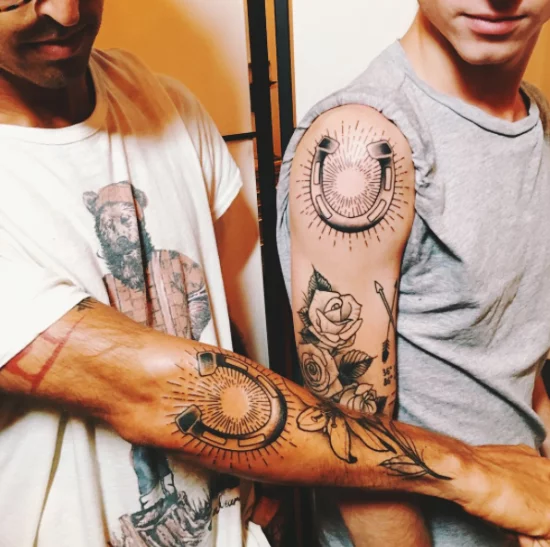 170 kreative Geschwister Tattoo Ideen und Inspirationen hufeisen blumen glück bruder