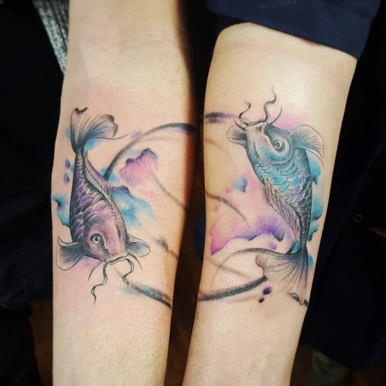 170 kreative Geschwister Tattoo Ideen und Inspirationen koi fische bunt kreis