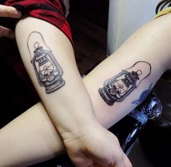 170 kreative Geschwister Tattoo Ideen und Inspirationen laternen licht im dunkeln