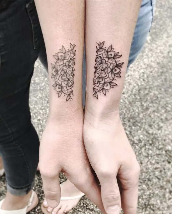 170 kreative Geschwister Tattoo Ideen und Inspirationen mandala hälften aufgeteilt