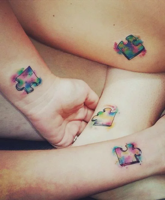 170 kreative Geschwister Tattoo Ideen und Inspirationen puzzle stücke bunt wasserfarben
