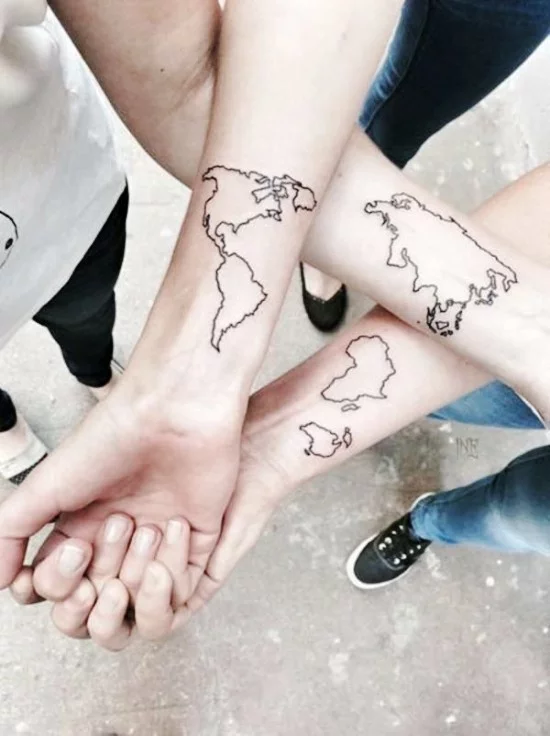 170 kreative Geschwister Tattoo Ideen und Inspirationen weltkarte aufgeteilt kontinente