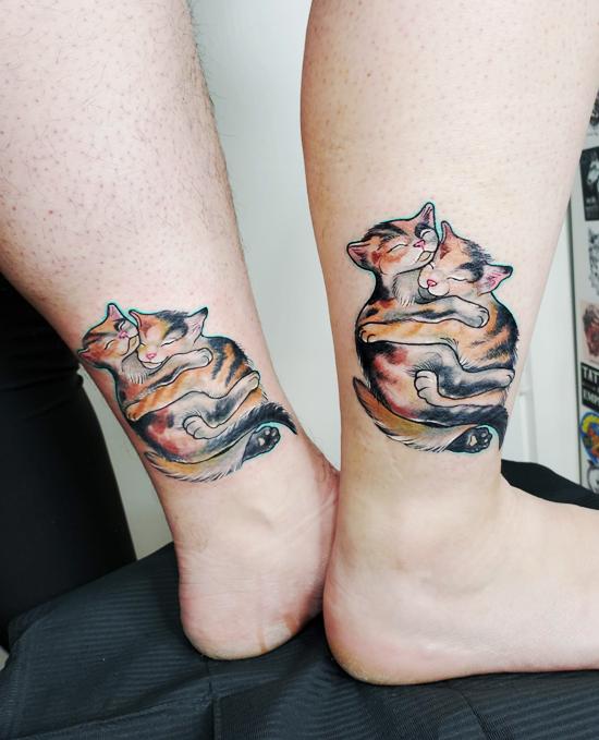 170 kreative Geschwister Tattoo Ideen und Inspirationen zwei katzen niedlich