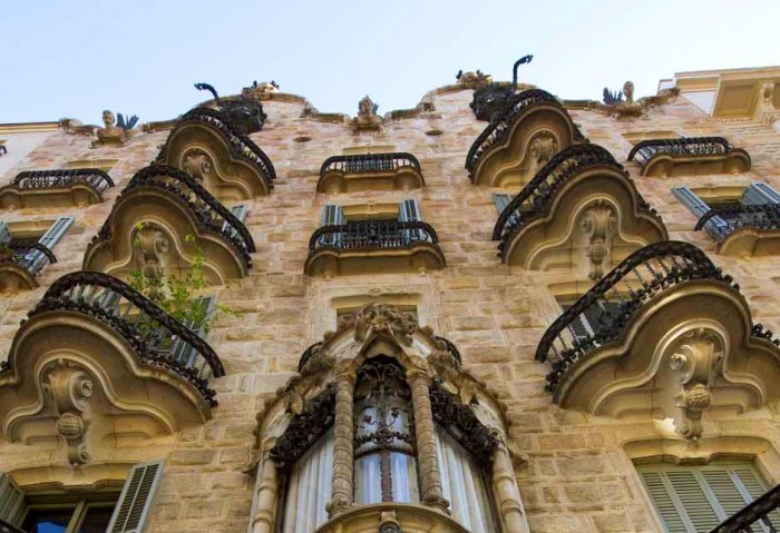 Antoni Gaudi Casa Calvet Wohn-und Geschäftshaus der konventionellste Bau des großen Architekten