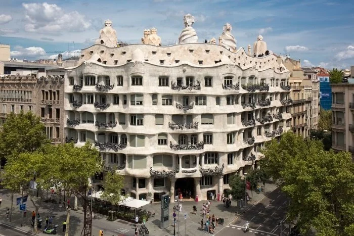 Antoni Gaudi Casa Mila die Wände individuell verändern