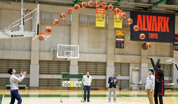 Basketball Roboter erzielt Guinness Rekord mit 2.020 perfekten Würfen der weltrekord versuch