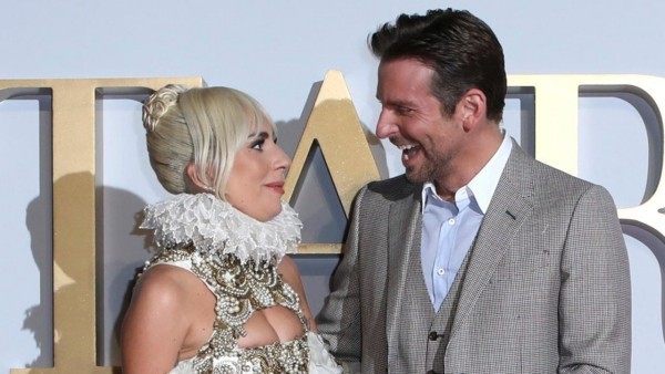 Bradley Cooper Lady Gaga bei offiziellen Events gut gelaunt fröhlich