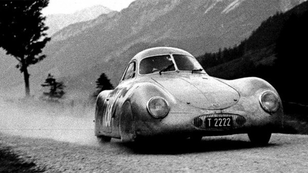 Der älteste Porsche Typ 64 wird für 20 Mio. USD versteigert das auto im rennen