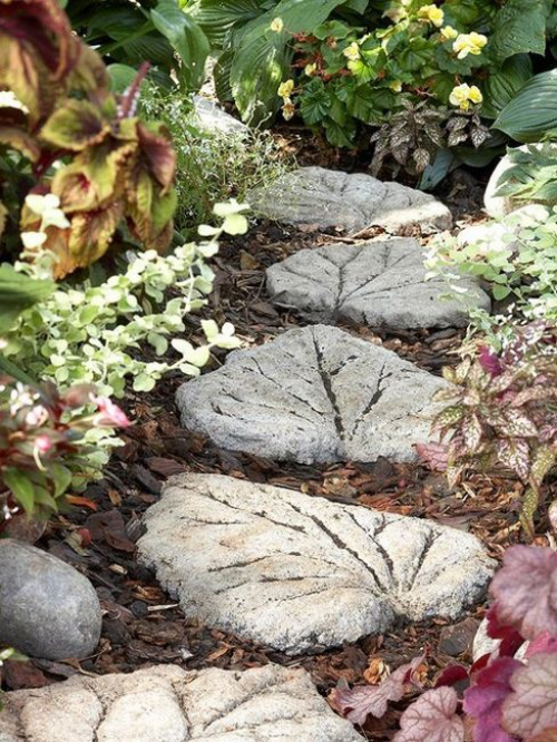 Gartenwege aus Stein Trittplatten mit floralem Muster für DIY Fans