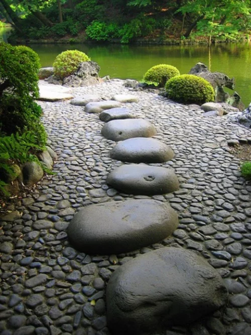 Gartenwege aus Stein japanisches Gartendesign