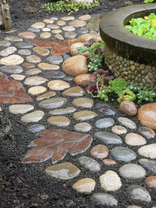 Gartenwege aus Stein polierte Steine Trittsteine mit Pflanzenmuster