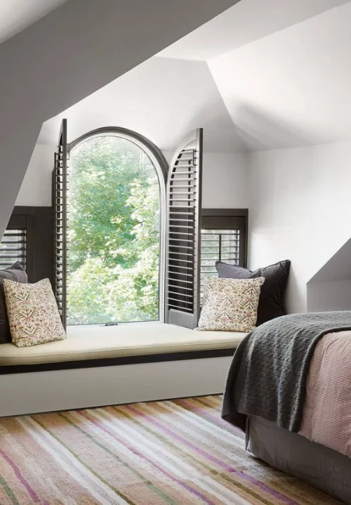 Halbkreisfenster gewölbte Zimmerdurchgänge vielfältige individuelle Gestaltungsmöglichkeiten Rollos Jalousien Plissees