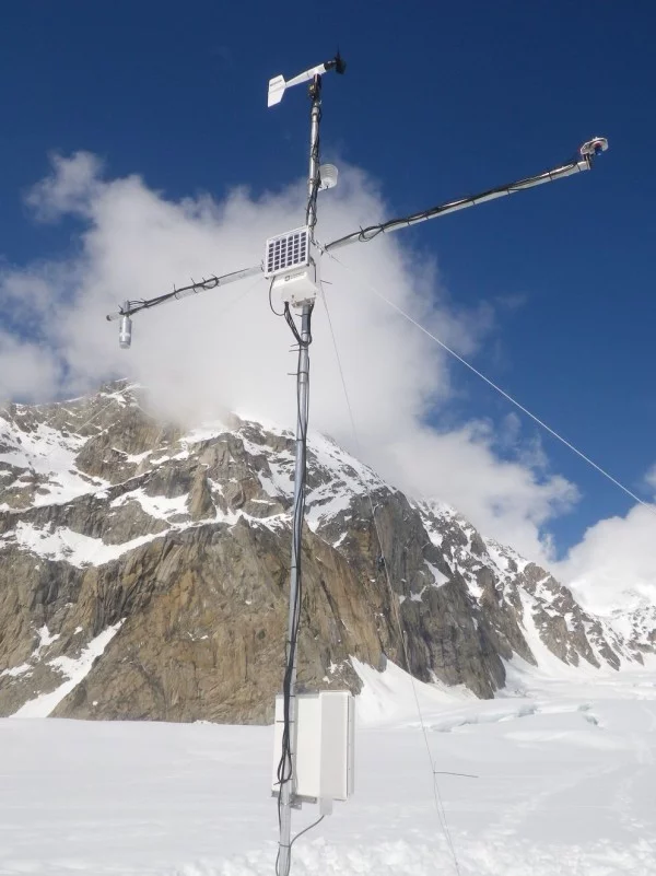 Höchste Wetterstation der Welt auf Mount Everest errichtet weeterstation turm everest gletscher