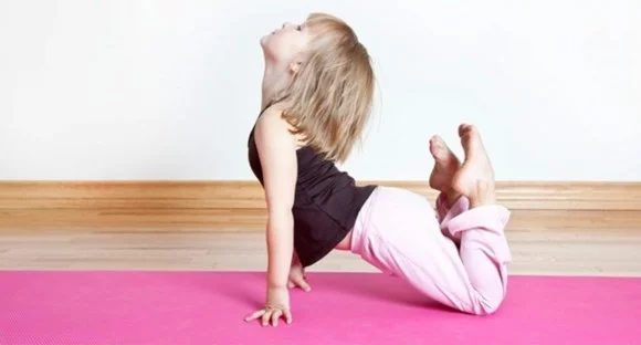 Kinderyoga Übungen gesundes Leben yoga Körperhaltungen Kids