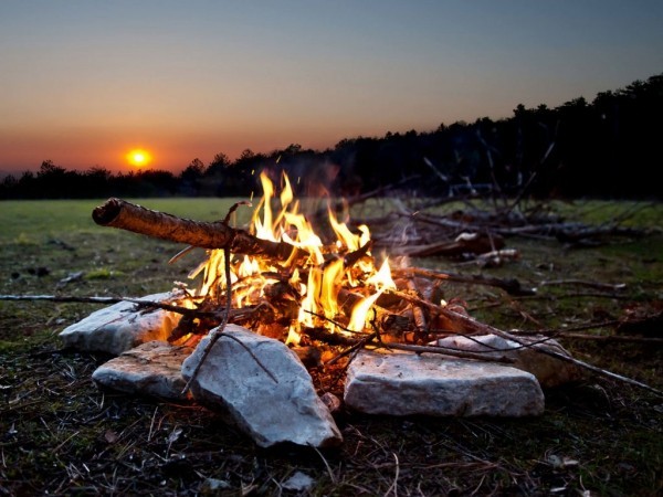 Sommersonnenwende 2019 nach uralter Tradition Feuer zünden
