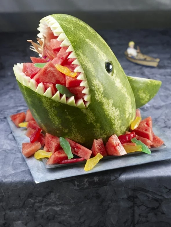 Wassermelone gesund Sommerfrucht Wassermelone schneiden Hai