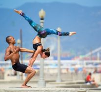 Yoga Übungen zu zweit: 3 effektive Akro Yoga Posen für Anfänger