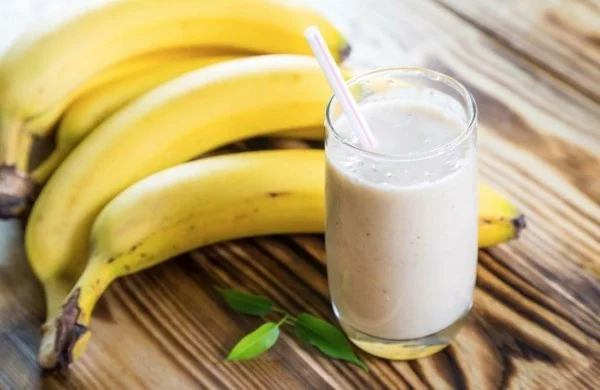 magnesiumhaltige lebensmittel yoghurt und bananen