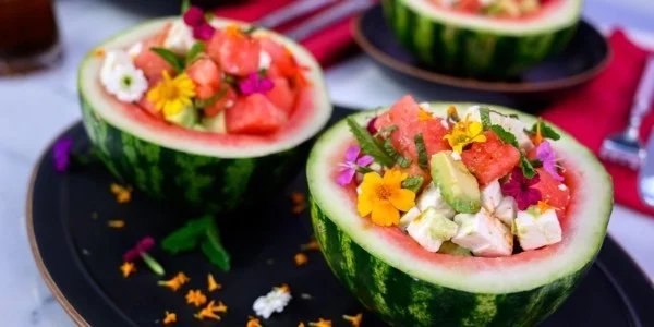 wassermelonen feta salat mit avocado und rucola