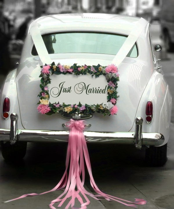Autoschmuck Hochzeit - tolle rosa Bänder