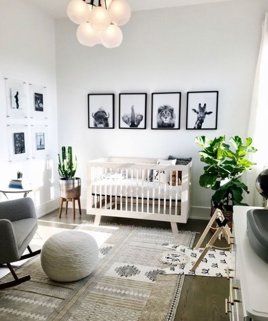 Babyzimmer Deko Ideen Tiere Wandbilder grüne Pflanzen grau dominiert Sessel Hocker