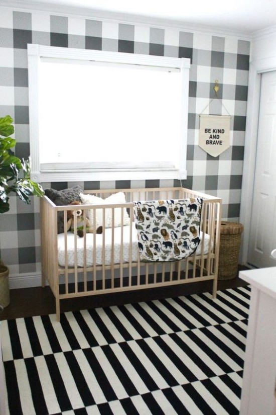 Babyzimmer Deko Ideen schottische Muster ziehen den Blick an weißes Bett großes Fenster